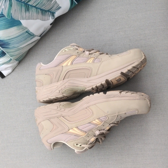 Vionic Walker Women’s Sneaker in Taupe 9.5 - Picture 4 of 7